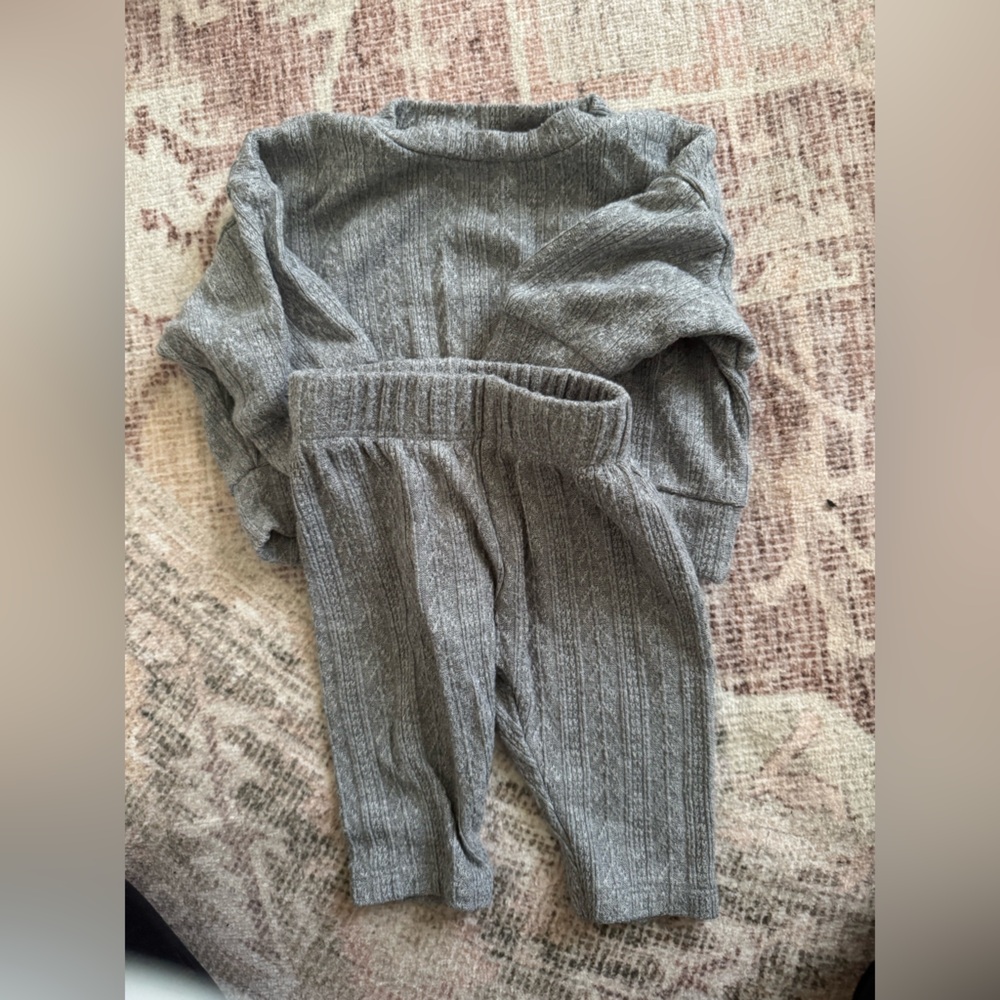 Cat and Jack sweatsuit size newborn